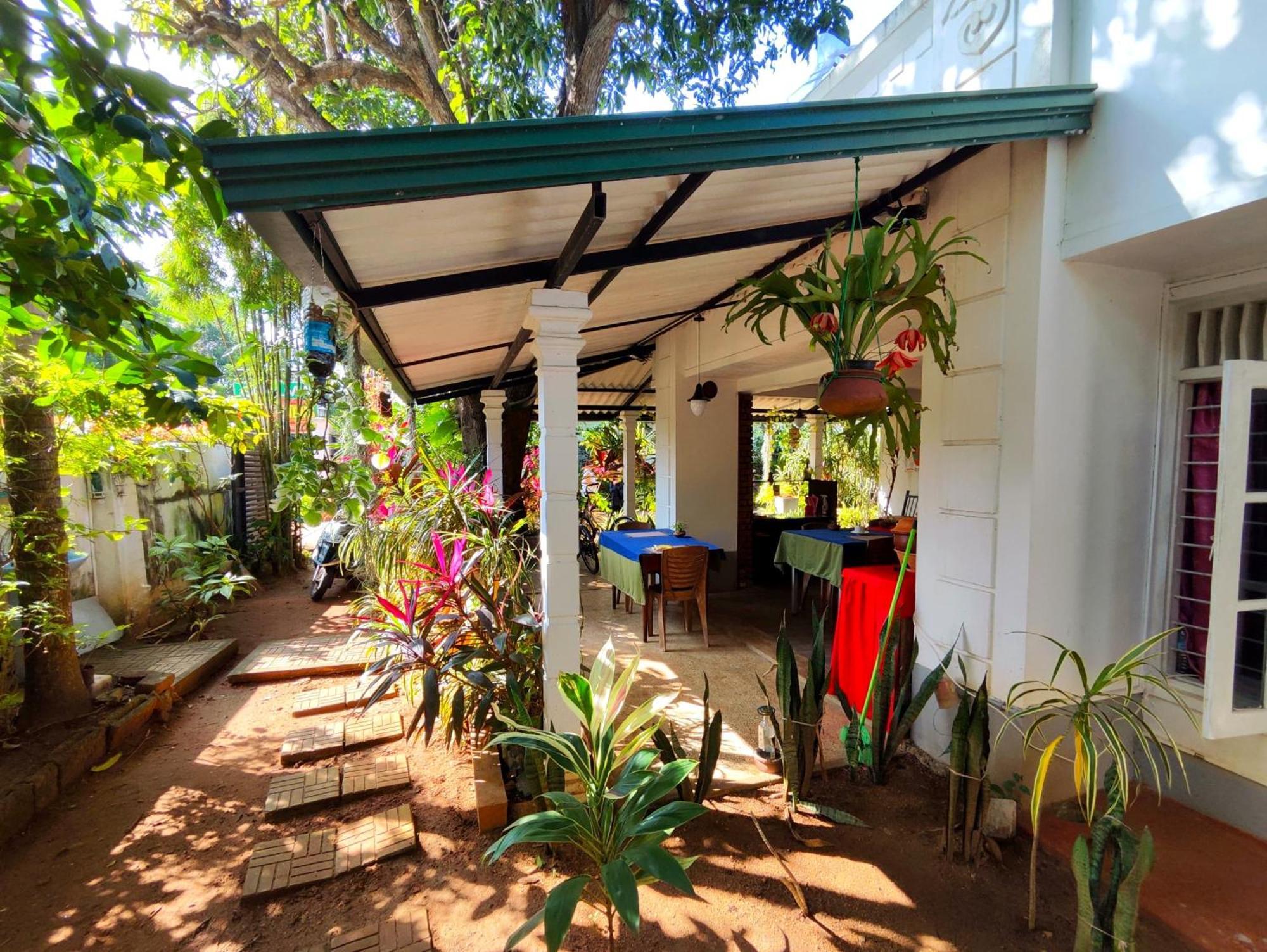 Goalma Family Holiday Resort & Restaurant Anuradhapura Bagian luar foto