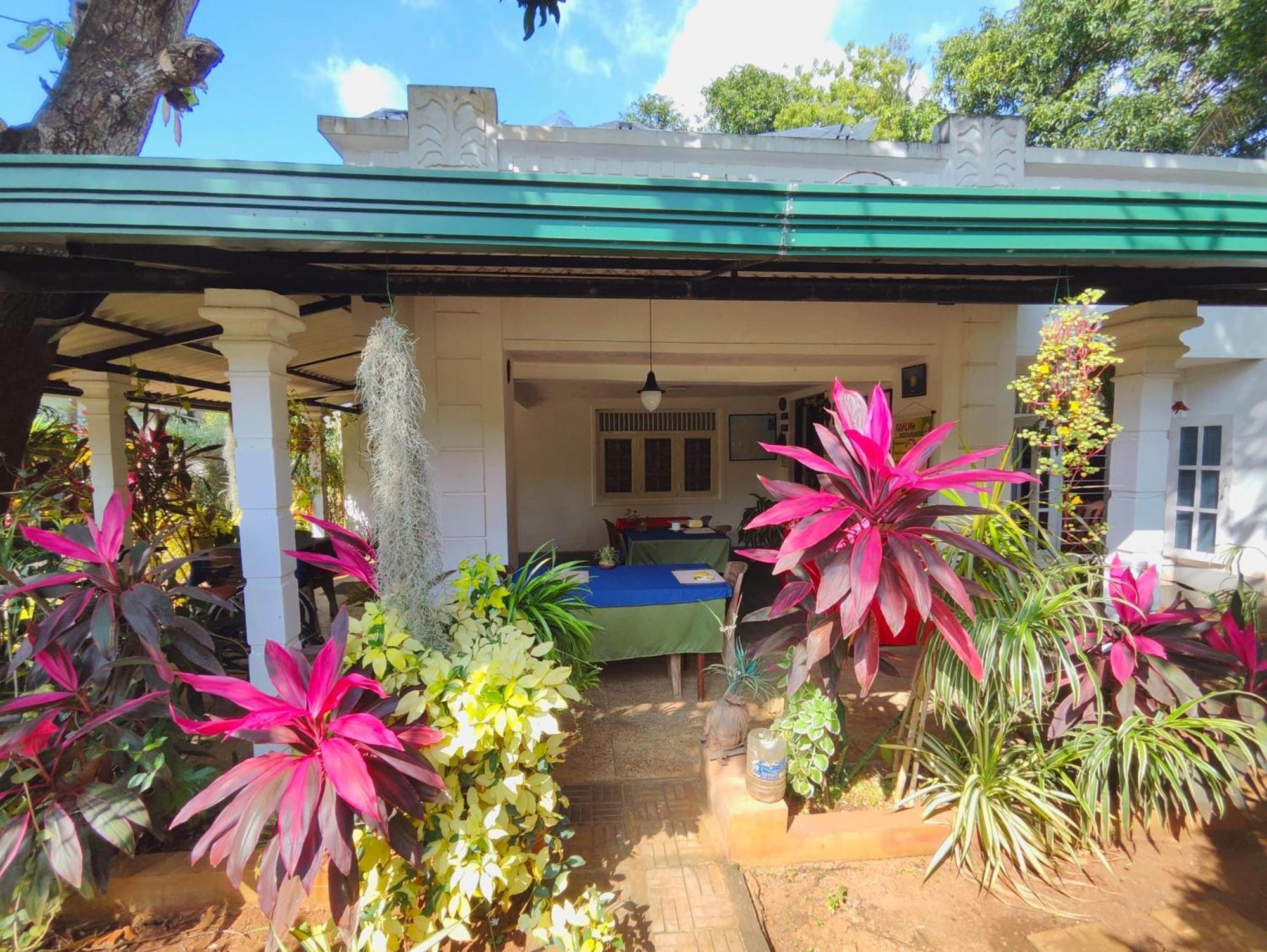 Goalma Family Holiday Resort & Restaurant Anuradhapura Bagian luar foto