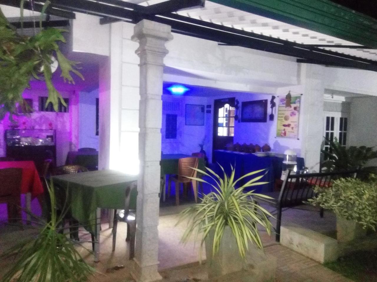 Goalma Family Holiday Resort & Restaurant Anuradhapura Bagian luar foto